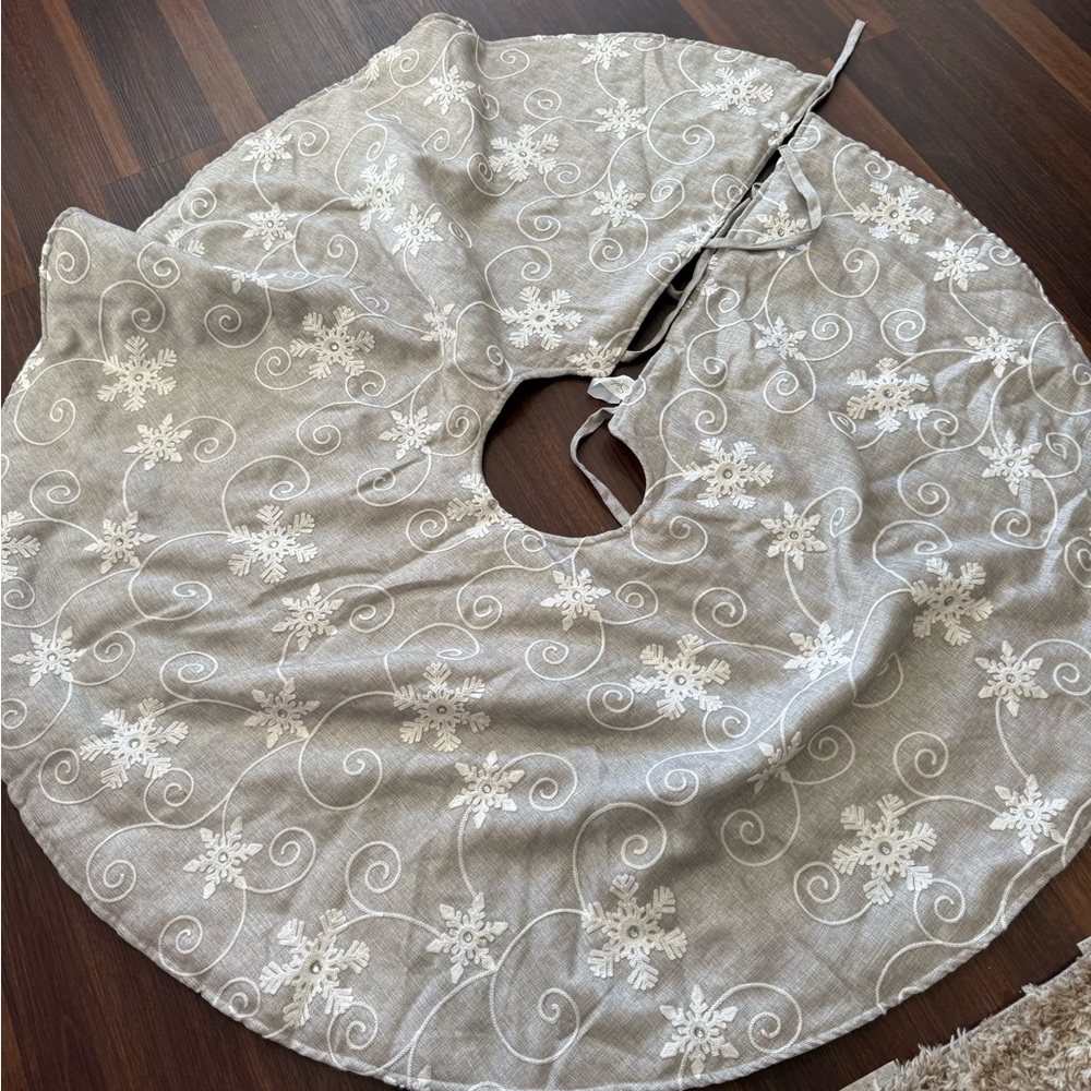 Gray and White Snowflake Tree Skirt